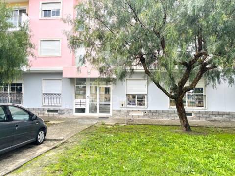 Apartamento t3  com parqueamento e arrecadação no cartaxo