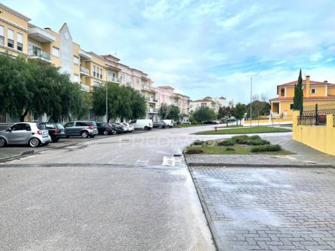 Apartamento t3  com parqueamento e arrecadação no cartaxo