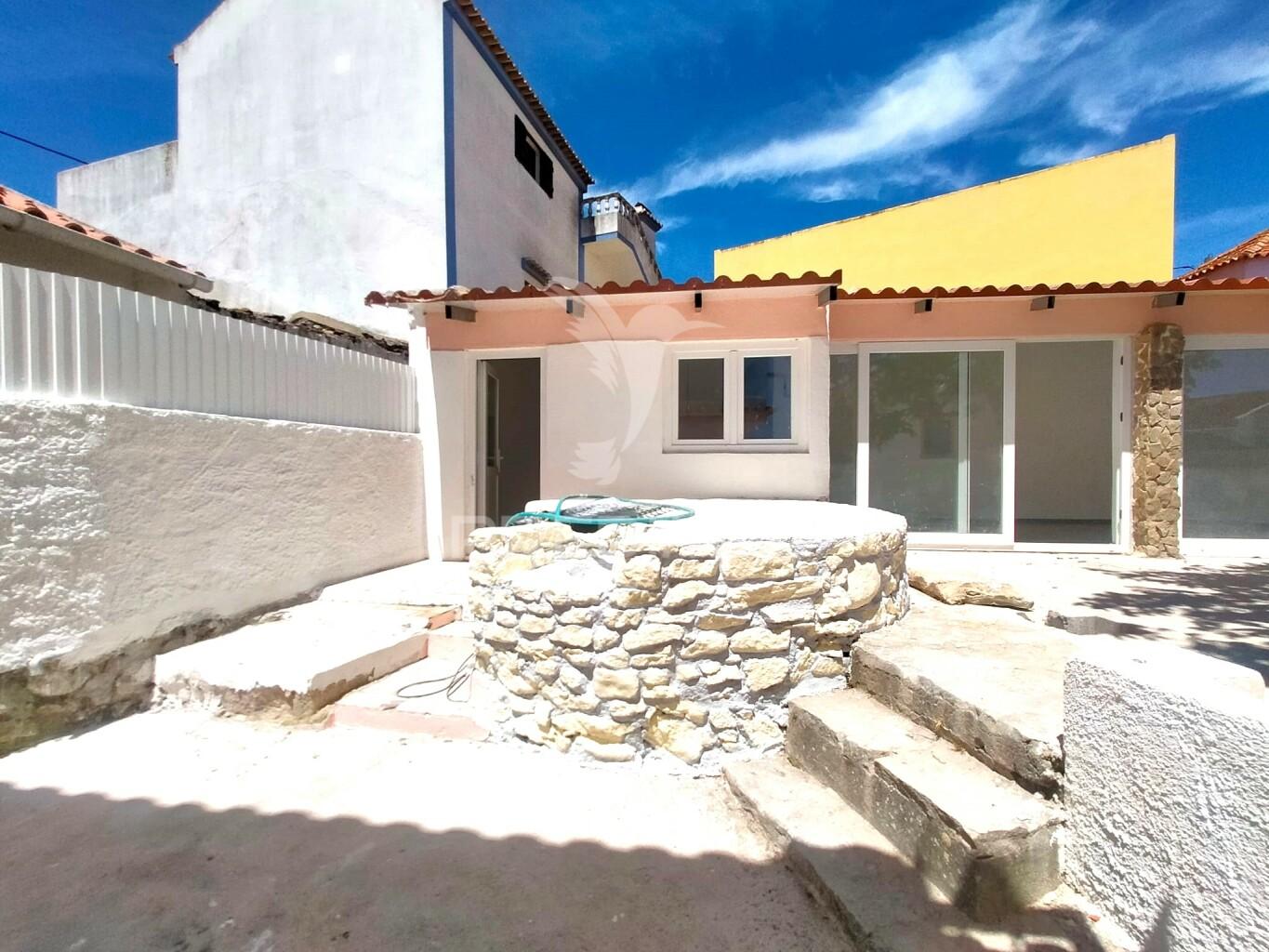 Moradia t2+2 remodelada | com logradouro | terrugem | sintra