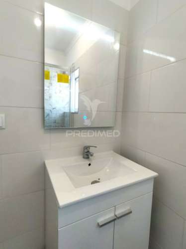 Moradia t2+2 remodelada | com logradouro | terrugem | sintra