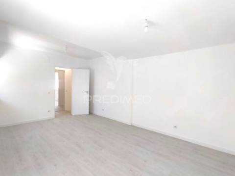 Moradia t2+2 remodelada | com logradouro | terrugem | sintra