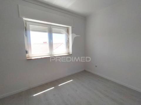 Moradia t2+2 remodelada | com logradouro | terrugem | sintra