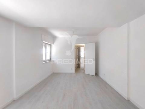 Moradia t2+2 remodelada | com logradouro | terrugem | sintra