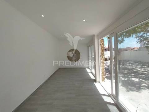 Moradia t2+2 remodelada | com logradouro | terrugem | sintra