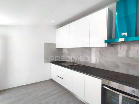 Moradia t2+2 remodelada | com logradouro | terrugem | sintra