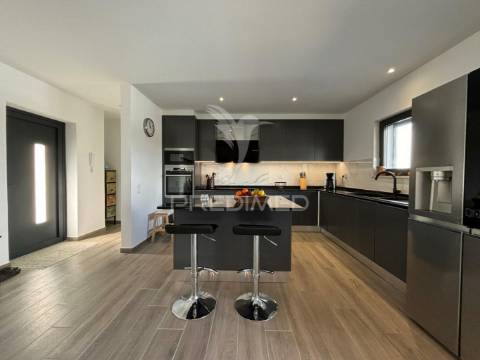 Moradia contemporânea t3 vista campo
