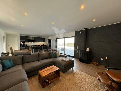 Moradia contemporânea t3 vista campo
