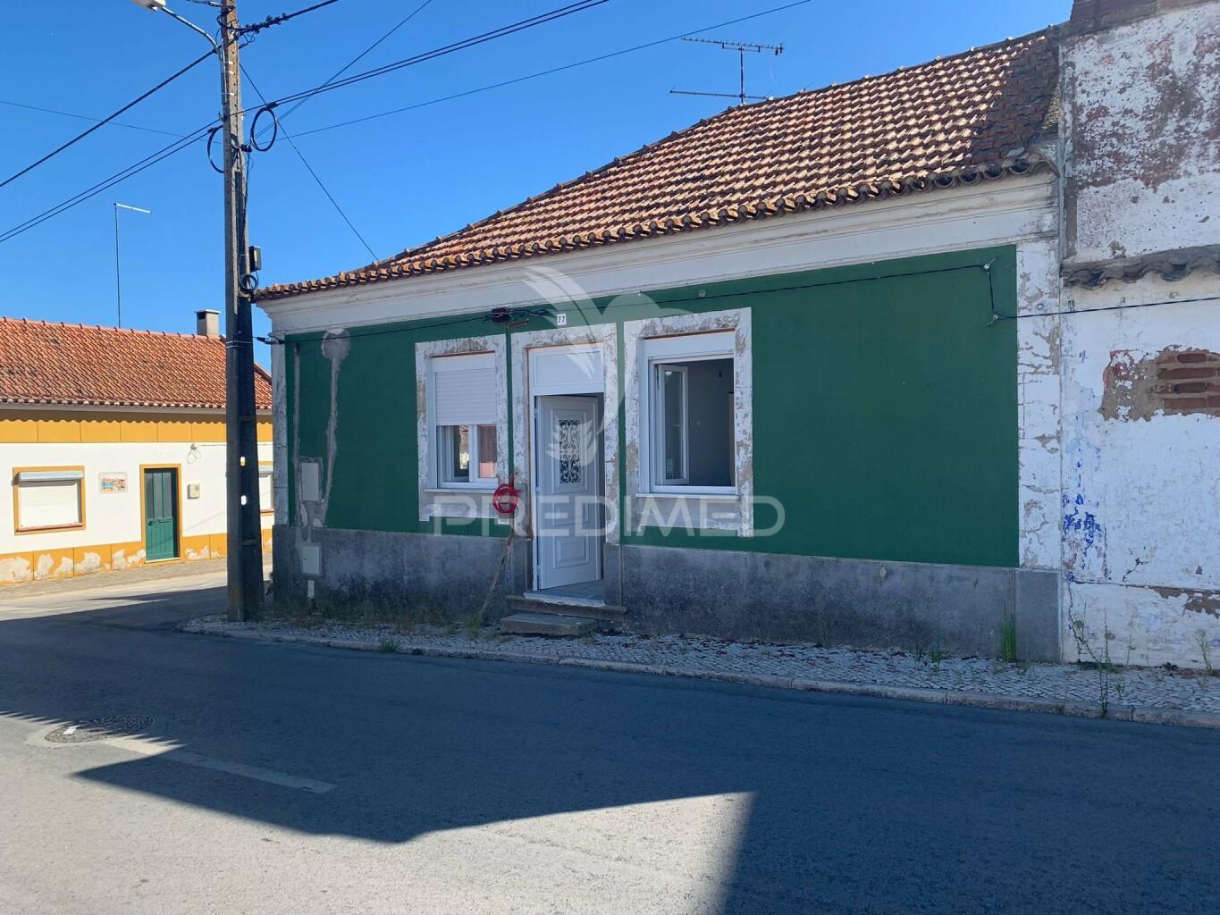Moradia t2+1 com quintal em recuperação total