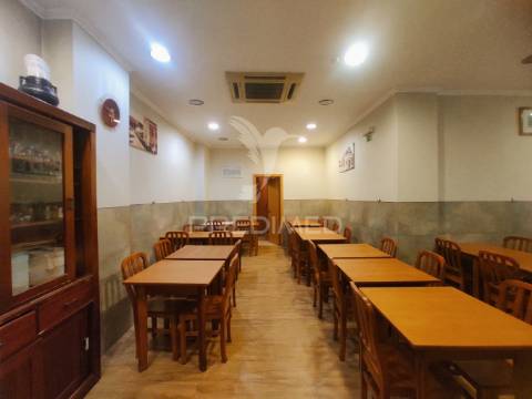 Restaurante amadora bem localizado totalmente equipado