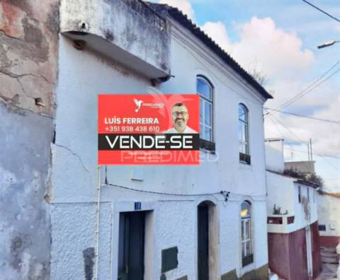 Moradia t3+t1 à venda para restaurar / pernes / santarém