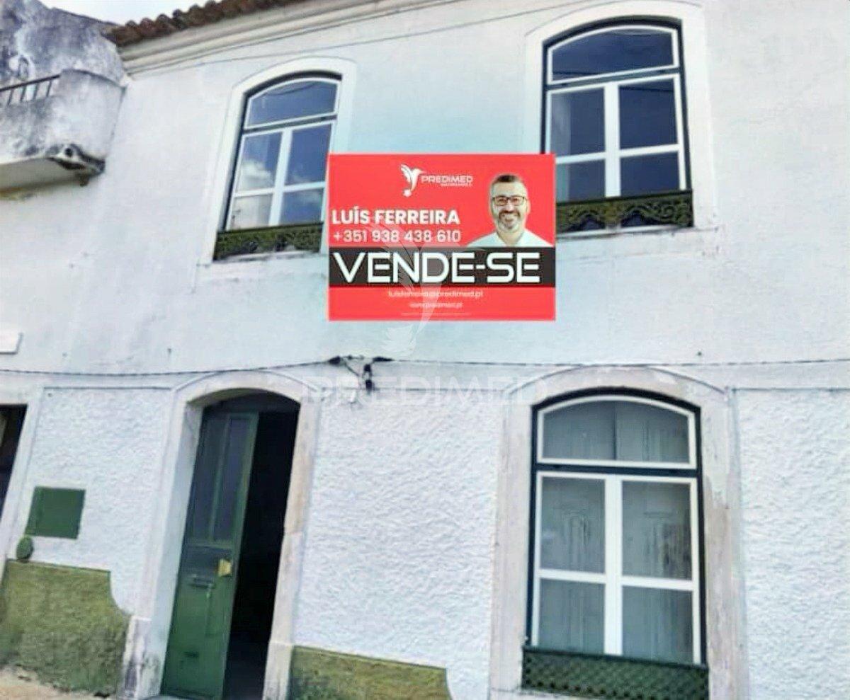 Moradia t3+t1 à venda para restaurar / pernes / santarém