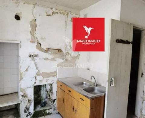 Moradia t3+t1 à venda para restaurar / pernes / santarém