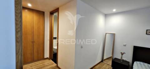 T2 + 1  espaçoso. com box e 3 w.c. proximo da praia