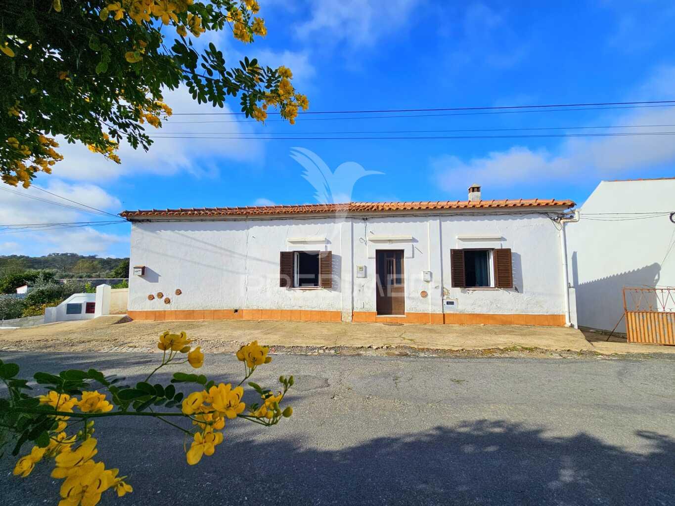 Moradia t4+4 apartamentos com terreno na funcheira