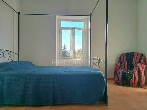 Moradia t4+4 apartamentos com terreno na funcheira