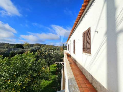 Moradia t4+4 apartamentos com terreno na funcheira