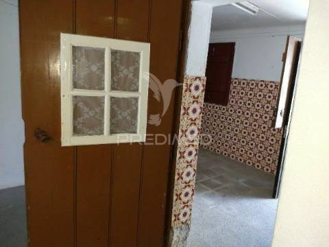 Conjunto de duas casas, parreira- chamusca