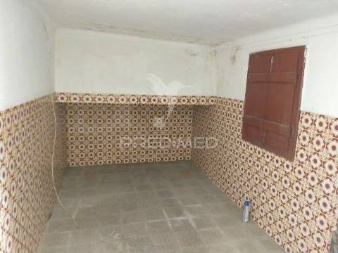 Conjunto de duas casas, parreira- chamusca