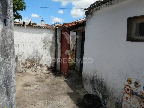 Conjunto de duas casas, parreira- chamusca