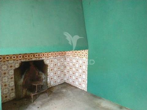 Conjunto de duas casas, parreira- chamusca