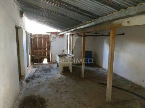 Conjunto de duas casas, parreira- chamusca