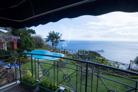 Moradia com vista deslumbrante para a cidade do funchal
