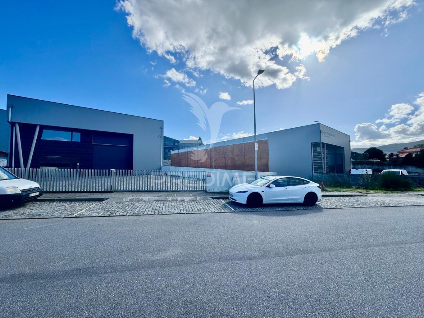 Armazém industrial em são martinho de sande - guimarães