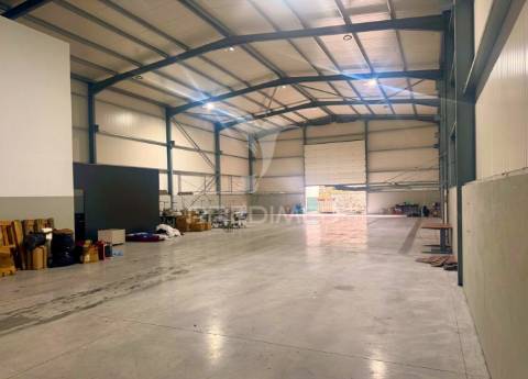 Armazém industrial em são martinho de sande - guimarães