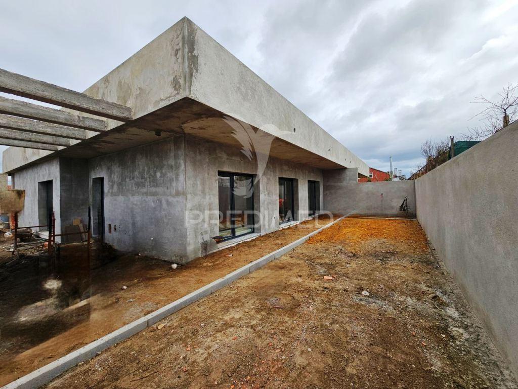 Moradia t4 c/pérgula, em pinhal do general - fernão ferro