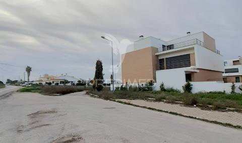 Terreno urbano em alcochete com 21.087 m2 localizado em zona premium de alcochete