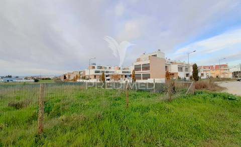 Terreno urbano em alcochete com 21.087 m2 localizado em zona premium de alcochete