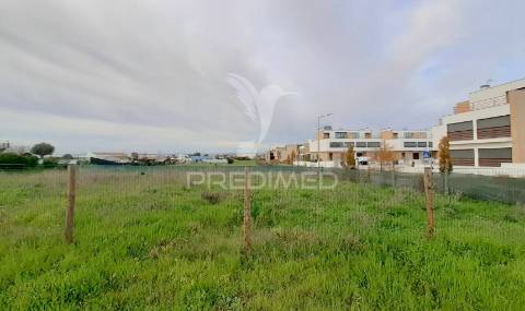 Terreno urbano em alcochete com 21.087 m2 localizado em zona premium de alcochete