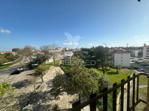 Apartamento t4 aldeia de paio pires