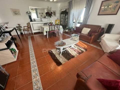 Apartamento t4 aldeia de paio pires