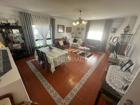 Apartamento t4 aldeia de paio pires