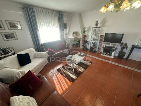 Apartamento t4 aldeia de paio pires