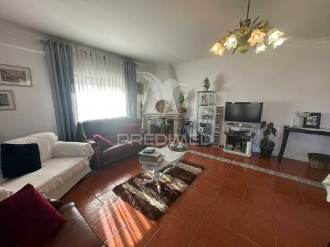 Apartamento t4 aldeia de paio pires