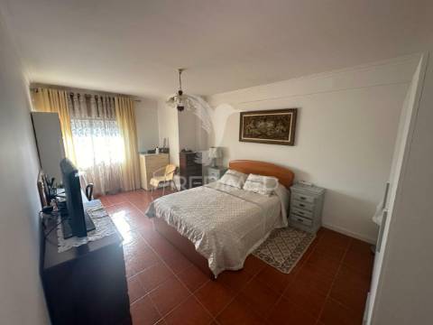 Apartamento t4 aldeia de paio pires