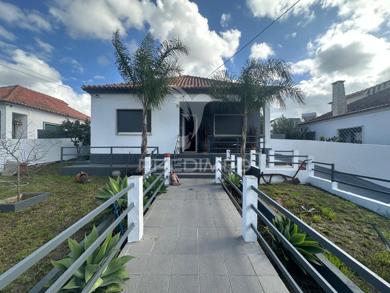 Moradia t3 com piscina em lote 786m2 em cabanas são gonçalo