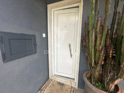 Moradia t3 com piscina em lote 786m2 em cabanas são gonçalo