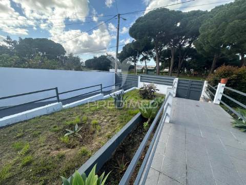 Moradia t3 com piscina em lote 786m2 em cabanas são gonçalo