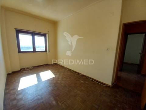 Apartamento t2 cruz de pau (remodelado) projeto chave na mão