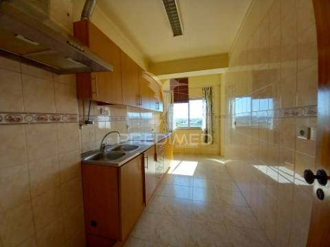 Apartamento t2 cruz de pau (remodelado) projeto chave na mão