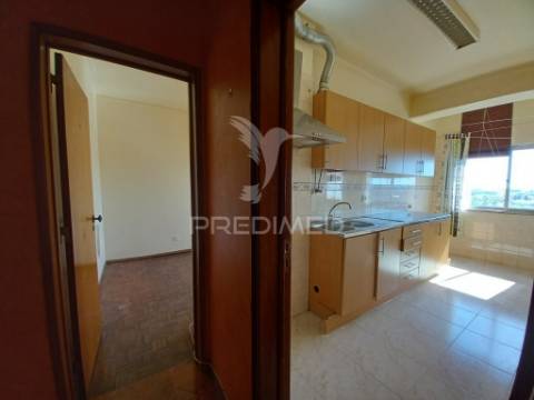 Apartamento t2 cruz de pau (remodelado) projeto chave na mão