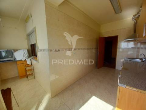 Apartamento t2 cruz de pau (remodelado) projeto chave na mão