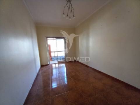 Apartamento t2 cruz de pau (remodelado) projeto chave na mão