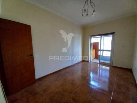 Apartamento t2 cruz de pau (remodelado) projeto chave na mão