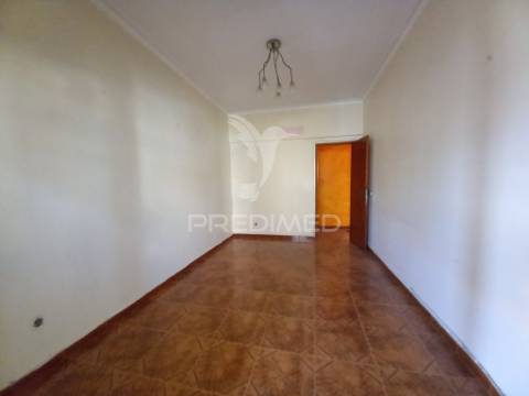 Apartamento t2 cruz de pau (remodelado) projeto chave na mão
