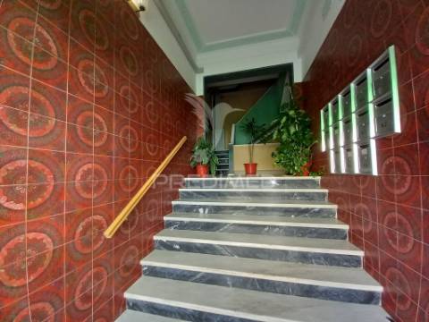Apartamento t2 cruz de pau (remodelado) projeto chave na mão