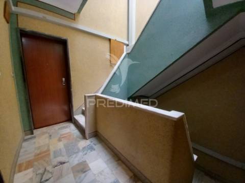Apartamento t2 cruz de pau (remodelado) projeto chave na mão
